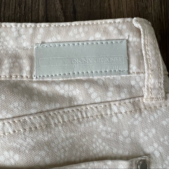 DKNY Jeans Vintage Print Skinny Jeggings - Picture 4 of 14